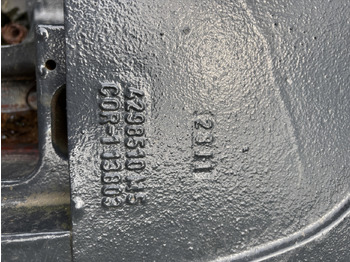 Eje delantero Massey Fergusson 5000 serie - support osi przedniej 4298510M5 4298510M8: foto 2 Eje delantero Massey Fergusson 5000 serie - support osi przedniej 4298510M5 4298510M8: foto 2