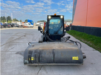 Cargadora de ruedas JCB 155 T4 BUCKET & BRUSH: foto 4