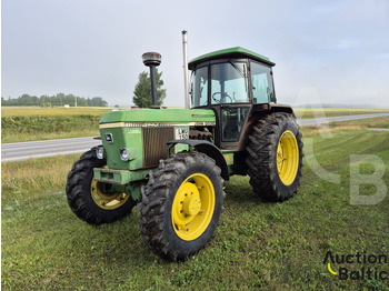 Tractor JOHN DEERE