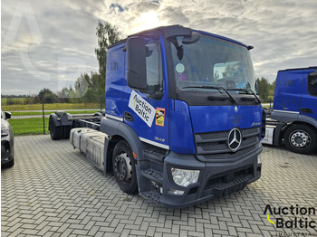 Camión chasis MERCEDES-BENZ Actros 1843