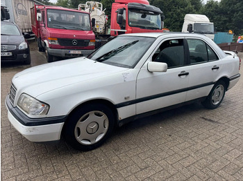 Berlina MERCEDES-BENZ
