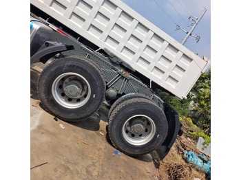 Cabeza tractora SINOTRUK HOWO 371 375 380 400 420 460HP: foto 2 Cabeza tractora SINOTRUK HOWO 371 375 380 400 420 460HP: foto 2