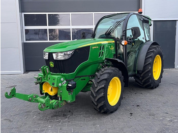 Tractor JOHN DEERE