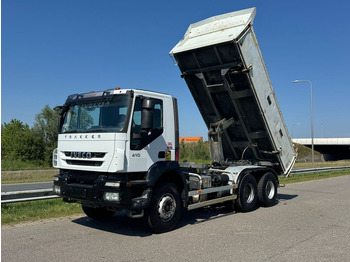 Camión volquete IVECO Trakker