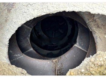 Bomba de hormigon estacionaria Iveco Trakker 450 +7m3 pumi: foto 3