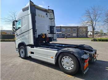 Arrendamiento de Volvo FH4-460 / VEB+ / DOUBLE TANK / FRIDGE / AUTOMATIC / EURO-6 / 2018 Volvo FH4-460 / VEB+ / DOUBLE TANK / FRIDGE / AUTOMATIC / EURO-6 / 2018: foto 3