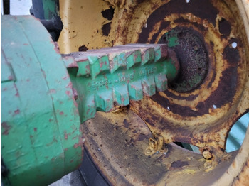 Eje posterior John Deere 2130 Rear Half Axle Rhs L29056, T29453, L34171, L29055, L39930: foto 2
