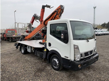 Camión con plataforma elevadora NISSAN