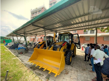 Retroexcavadora nuevo CATERPILLAR 424: foto 5