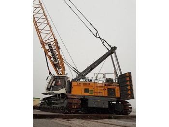 Grúa sobre orugas LIEBHERR LR 1160