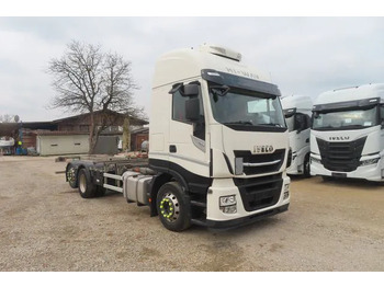 Camión chasis IVECO