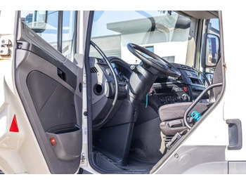 Foto del interior 1: Cabeza tractora DAF CF 85.460+INTARDER+COMPRESSEUR