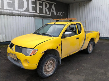 Coche MITSUBISHI L200