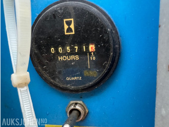 Plataforma elevadora 2006 Genie GR-12 5,5m mastelift: foto 5 Plataforma elevadora 2006 Genie GR-12 5,5m mastelift: foto 5