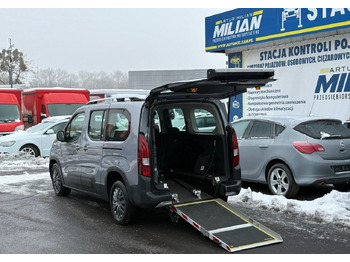 Coche familiar PEUGEOT