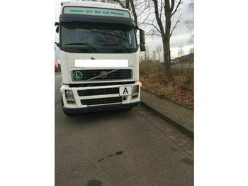 Arrendamiento de Volvo FH12-420 G.Haus 2xBett Klima Schaltgetriebe Reta Volvo FH12-420 G.Haus 2xBett Klima Schaltgetriebe Reta: foto 3 Arrendamiento de Volvo FH12-420 G.Haus 2xBett Klima Schaltgetriebe Reta Volvo FH12-420 G.Haus 2xBett Klima Schaltgetriebe Reta: foto 3