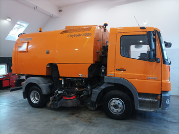 Barredora vial MERCEDES-BENZ Atego 1018 Zamiatarka Kehrmaschine BUCHER Szczotki L/R PM10 2 Silniki 2012r: foto 5