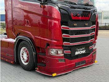 Cabeza tractora Scania S580 V8 NGS SHOWTRUCK, VOLLUCHT, RETARDER, LEER, GESTUURD.: foto 2 Cabeza tractora Scania S580 V8 NGS SHOWTRUCK, VOLLUCHT, RETARDER, LEER, GESTUURD.: foto 2