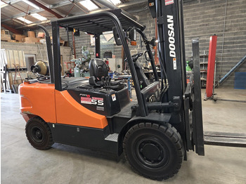 Carretilla elevadora de gas DOOSAN