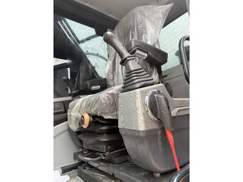Excavadora de cadenas HYUNDAI HX220HD: foto 3