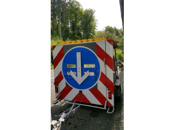 Equipo de construcción, Remolque Mersch Absperrtafel Verkehrsleitanhänger VZ615 Verkehrssicherung: foto 2 Equipo de construcción, Remolque Mersch Absperrtafel Verkehrsleitanhänger VZ615 Verkehrssicherung: foto 2