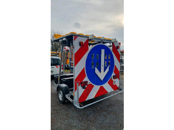 Remolque Nissen LED Absperrtafel ABIS Dora Fat Fahrbare Verkehrsleittafel Verkehrsleitanhänger Verkehrssicherungsanhänger Leitanhänger Sperrwand: foto 5