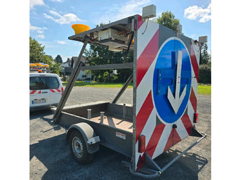 Remolque Nissen LED Absperrtafel DORA GPS FAT VZ-616 Fahrbare Absperrtafel Sperrwand Verkehrsleittafel Verkehrssicherungsanhänger Verkehrsleitanhänger Trebbiner Horizont: foto 4