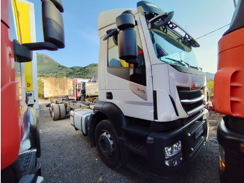 Camión caja cerrada IVECO Stralis