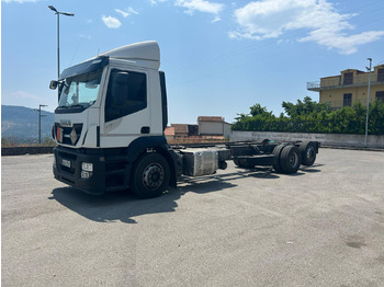 Camión chasis IVECO Stralis