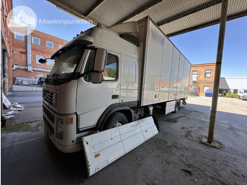 Camión caja cerrada VOLVO FM 300