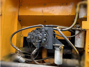 Excavadora de cadenas HYUNDAI ROBEX 220 LC-9S: foto 4