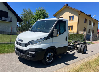 Camión chasis IVECO Daily 35c13