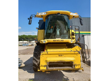 Cosechadora de granos NEW HOLLAND MIETITREBBIA CX 720: foto 3