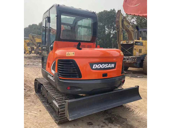 Excavadora de cadenas DOOSAN DX60