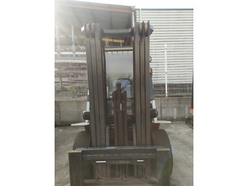 Carretilla elevadora diésel UniCarriers D1F4A40Q: foto 3