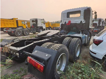 Arrendamiento de HINO HINO 700 HINO HINO 700: foto 2 Arrendamiento de HINO HINO 700 HINO HINO 700: foto 2