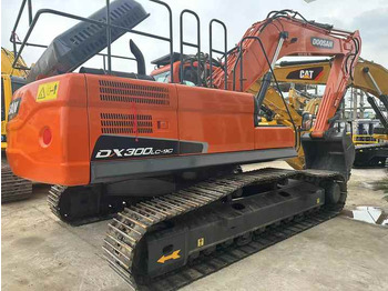 Arrendamiento de  Used Excavator Doosan DX300 Excavators Mini Equipment Earth Moving Machinery Doosan Digger Excavator for Sale Used Excavator Doosan DX300 Excavators Mini Equipment Earth Moving Machinery Doosan Digger Excavator for Sale: foto 4