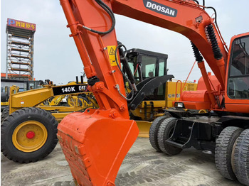Excavadora de ruedas DOOSAN DH150W-7: foto 2