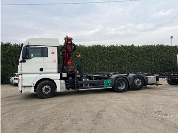 Camión multibasculante, Camión grúa MAN TGX 26.480 SCARRABILE CON GRU: foto 3 Camión multibasculante, Camión grúa MAN TGX 26.480 SCARRABILE CON GRU: foto 3