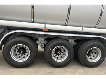 Semirremolque cisterna para transporte de bebidas nuevo TITAN 55000 Liters Stainless Steel Tanker Semi Trailer In Kenya: foto 4