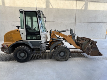 Excavadora de ruedas LIEBHERR L 506
