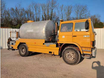 Cisterna de riego asfáltico RENAULT G 260
