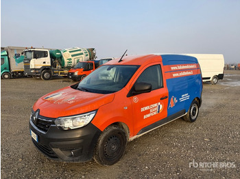 Camión caja cerrada RENAULT