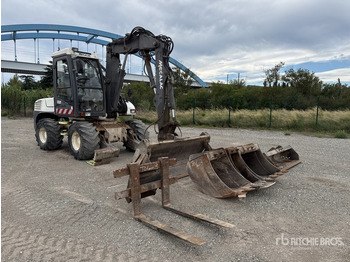 Excavadora de ruedas MECALAC