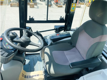 Cargadora de ruedas Caterpillar 908M (3637): foto 5