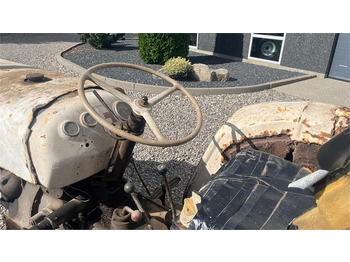 Tractor David Brown 880 Med defekt køler: foto 5