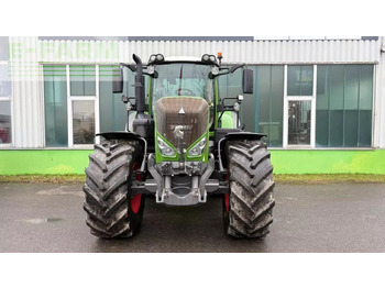 Tractor FENDT 826 Vario