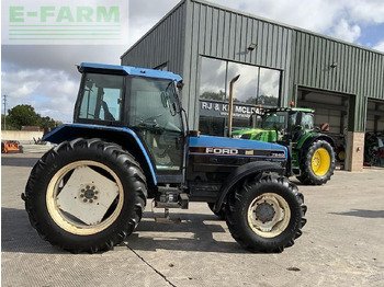 Tractor NEW HOLLAND