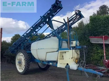 Pulverizador arrastrado