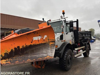 Máquina quitanieve UNIMOG